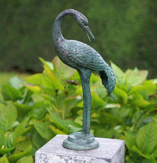 Stilvolle Bronzefigur Reiher mit gebogenem Kopf